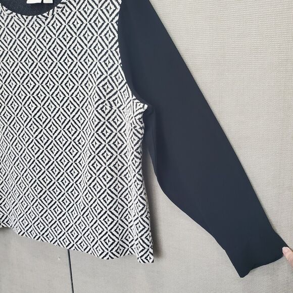 Chico’s Geometric Jacquard Amya Knit Top Chiffon Sleeves Size 3 (XL) - Picture 2 of 8